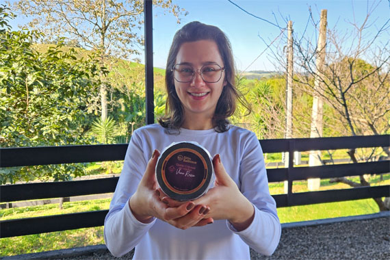 queijo-maturado-ao-vinho-sitio-balbinot